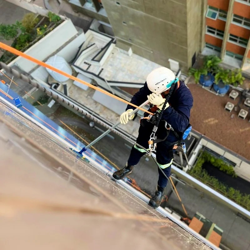 Alpinismo para limpeza de prédios