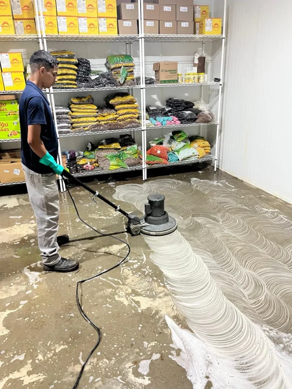 Empresa especializada em limpeza de câmara fria