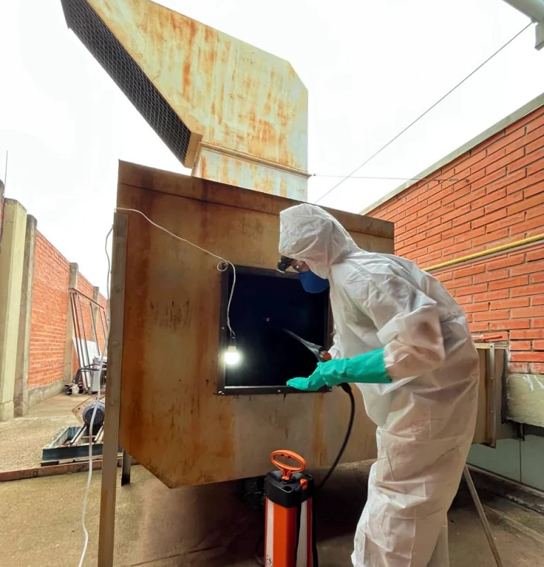 Imagem ilustrativa de Limpeza de exaustor de cozinha industrial